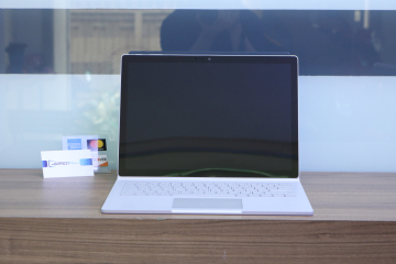 Surface Book 2 ( 15 inch ) ( i7/8GB/128GB )